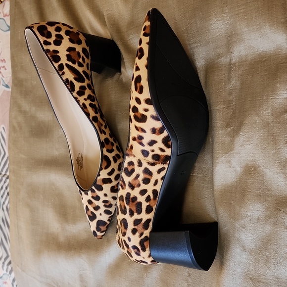 Marc Fisher Leopard Print, 2.5" Heels. NWOT. Sz 9. Beige Multi. - Picture 4 of 6